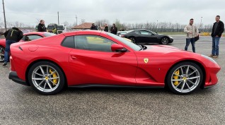 Ferrari 812 Superfast élményvezetés KakucsRing 12 kör