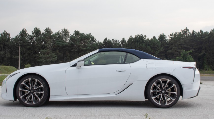 Lexus élményvezetés KakucsRing 3 kör