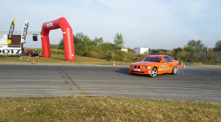 320 lóerős BMW Drift Versenyautó Vezetés