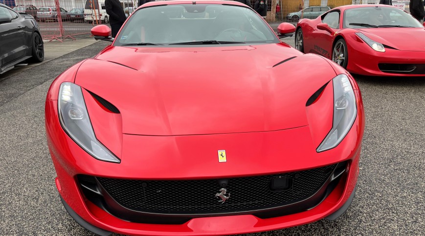 Ferrari 812 Superfast élményvezetés KakucsRing 5 kör