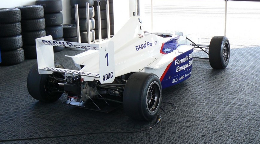 Formula BMW élményvezetés KakucsRing 10 kör