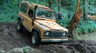 Land Rover Defender Off Road Terepjáró élményvezetés és Túra 2 óra