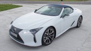 Lexus élményvezetés KakucsRing 10 kör