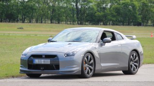 Nissan GT-R vezetés KakucsRing 3 kör