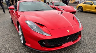 Ferrari 812 Superfast élményvezetés KakucsRing 8 kör