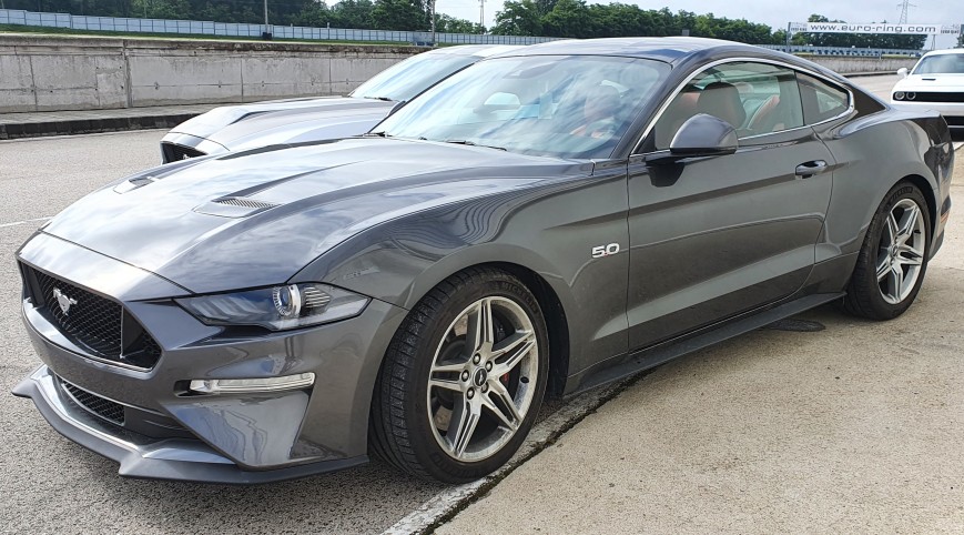 Ford Mustang GT élményvezetés KakucsRing 8 kör