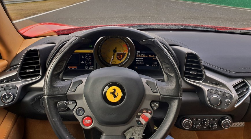 Ferrari 458 Italia élményvezetés Euroring 2 kör