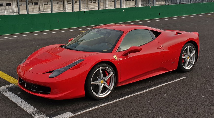 Ferrari 458 Italia élményvezetés KakucsRing 12 kör