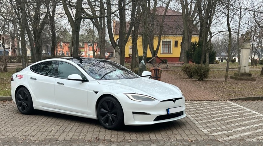 Tesla S Plaid 1020 LE élményvezetés KakucsRing 6 kör