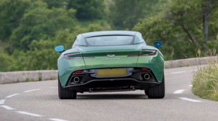 Aston Martin DB11 élményvezetés KakucsRing 12 kör