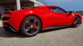 Ferrari 296 GTB élményvezetés Euroring 7 kör