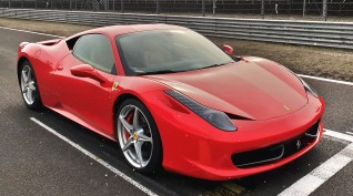 Ferrari 458 Italia élményvezetés KakucsRing 5 kör