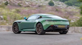 Aston Martin DB11 élményvezetés KakucsRing 8 kör