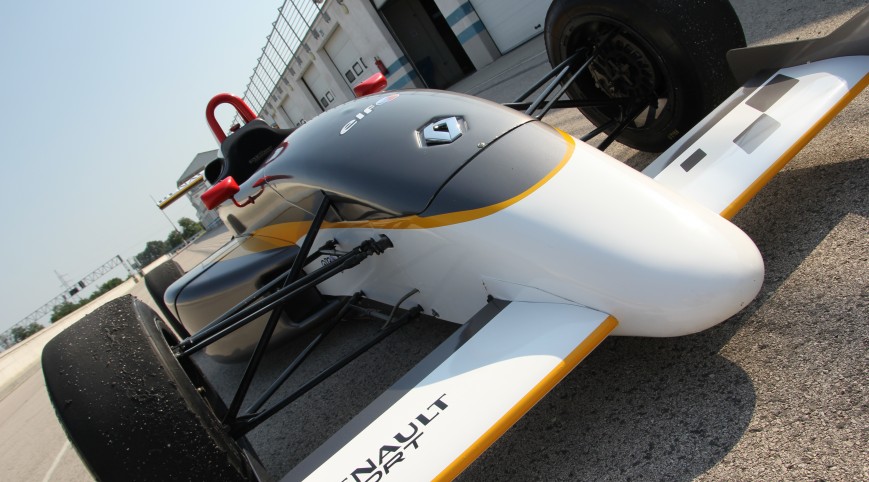 Forma autó élményvezetés Renault versenyautóval 8 kör