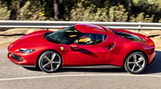 Ferrari 296 GTB élményvezetés KakucsRing 3 kör
