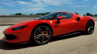 Ferrari 296 GTB élményvezetés KakucsRing 3 kör