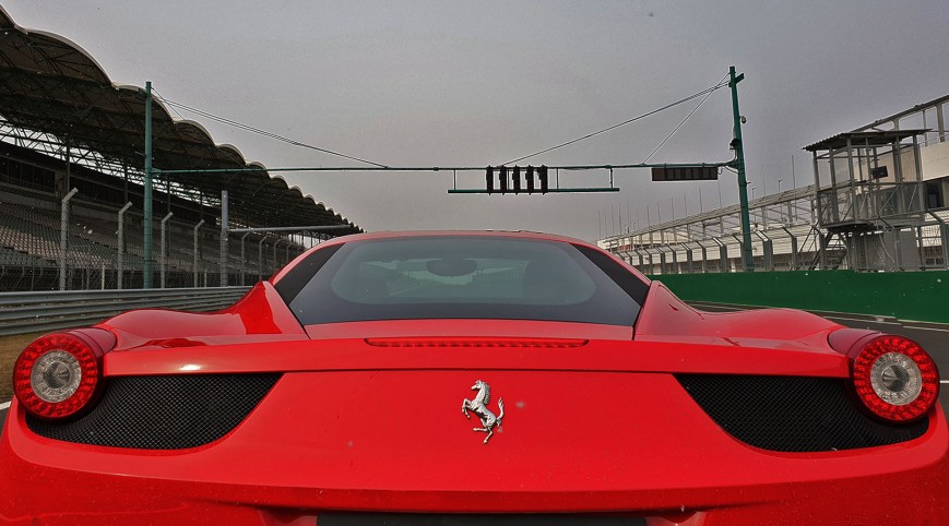 Ferrari 458 Italia élményvezetés KakucsRing 6 kör