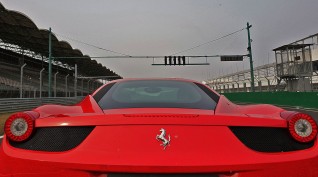 Ferrari 458 Italia élményvezetés KakucsRing 6 kör