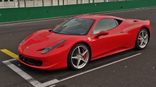 Ferrari 458 Italia élményvezetés KakucsRing 3 kör