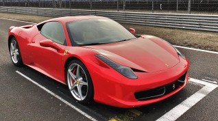 Ferrari 458 Italia élményvezetés Euroring 4 kör