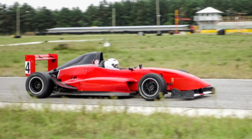 Formula Renault élményvezetés KakucsRing 8 kör